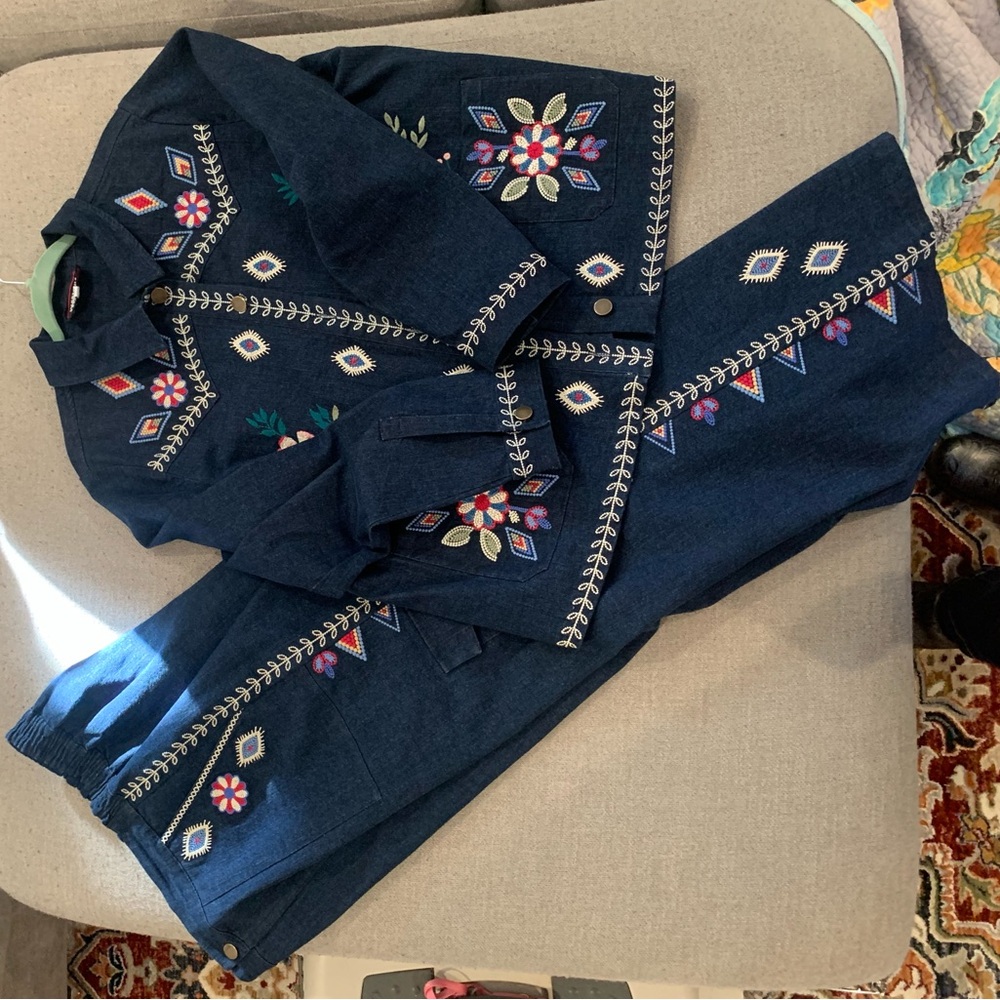Johnny Was Dark Blue Floral Embroidered Set (Jacket/Pants)